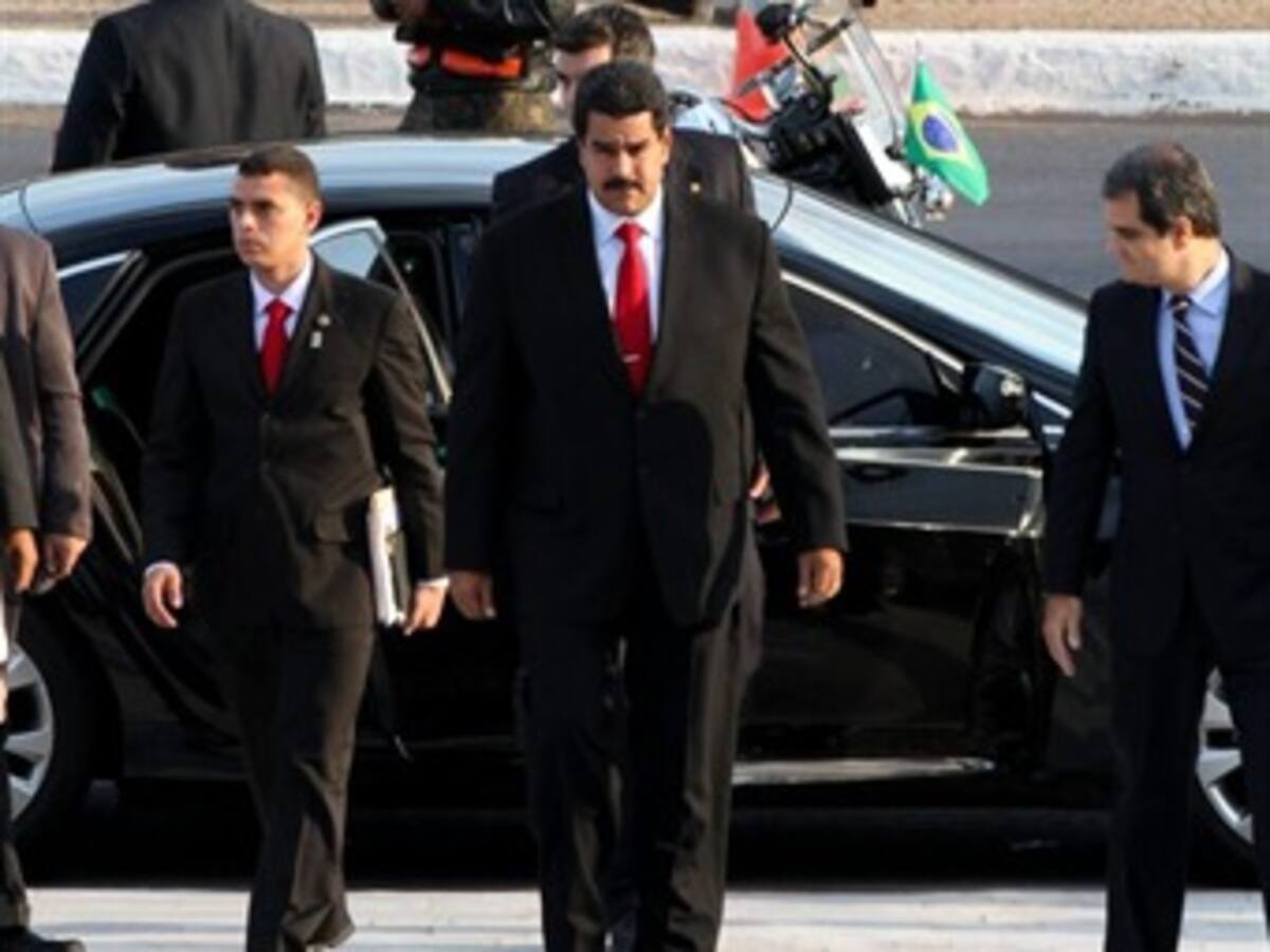 Rousseff recibe a Maduro en Brasilia con honores militares