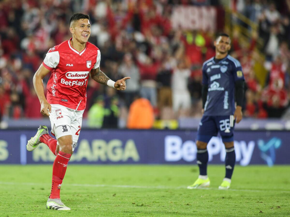 Santa Fe golea al campeón y asciende a la parte alta de la tabla