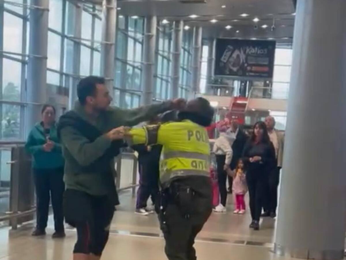 ¿Por qué fue atacado un policía en el Aeropuerto El Dorado?