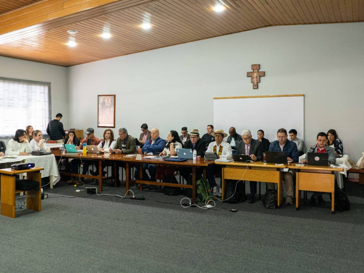 “Se deben mantener diálogos con el EMC pese a suspensión del cese al fuego”: jefe negociador