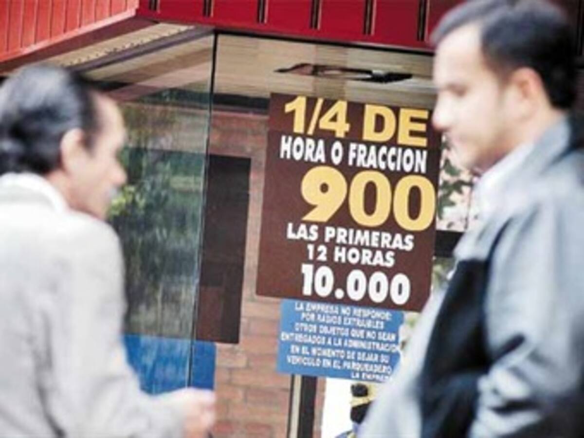 Se enreda cobro por minutos en parqueaderos