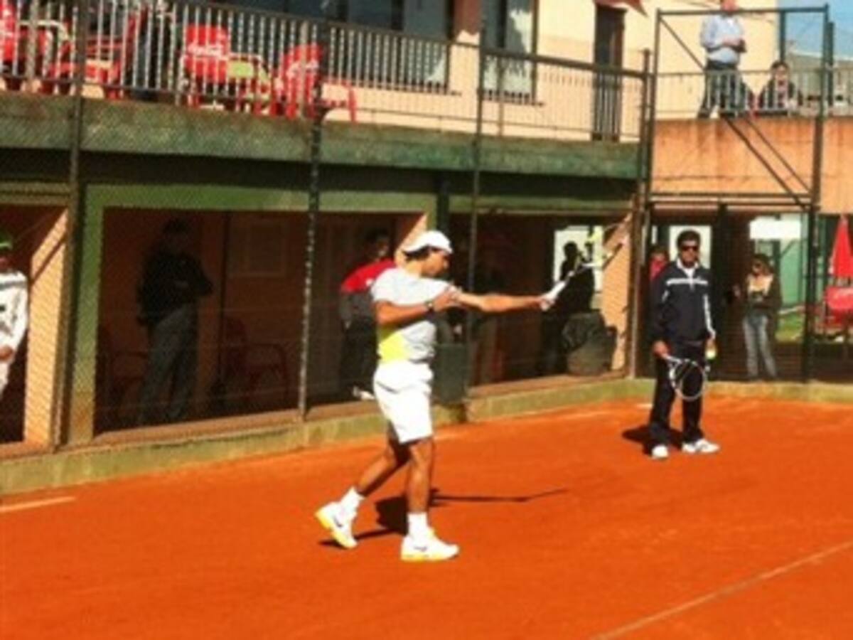 Rafael Nadal vuelve a entrenarse tras lesión