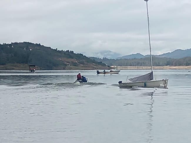 Refuerzan labores de búsqueda en embalse de Tominé por mujer desaparecida. Foto: suministrada.