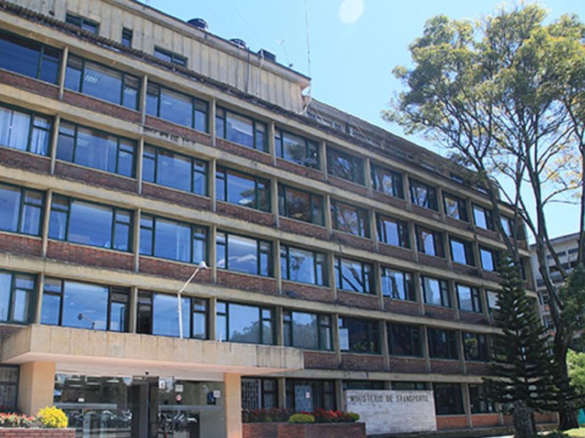 Polémica por propuesta de trasladar fuera de Bogotá algunos ministerios