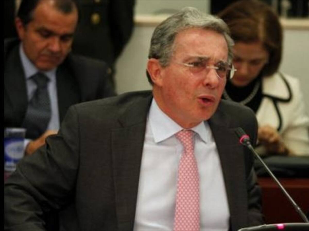 Fallos del fiscal generan pánico pero la justicia pierde respeto: Uribe