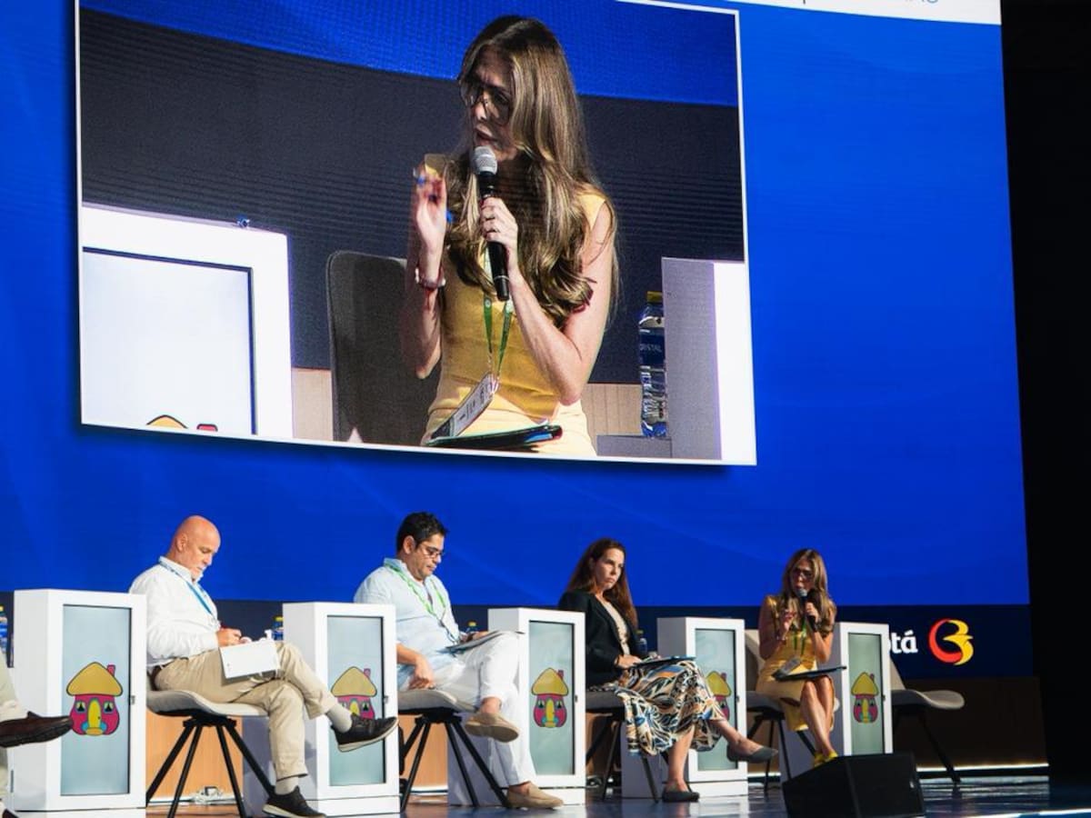 Convención bancaria: Diana Calderón moderó conversatorio sobre financiación y vivienda
