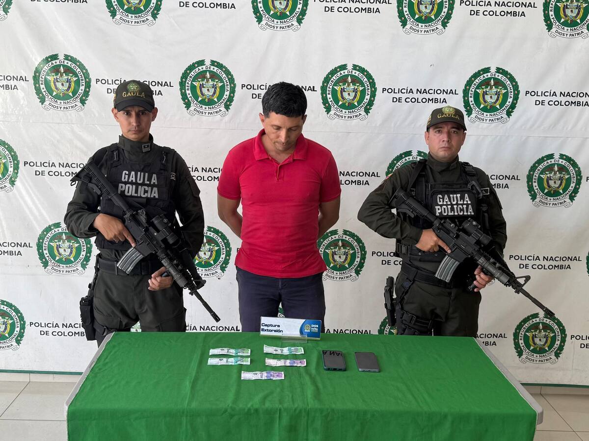 VIDEO | Veedor ciudadano que extorsionaba a un agente de tránsito fue capturado en Girón