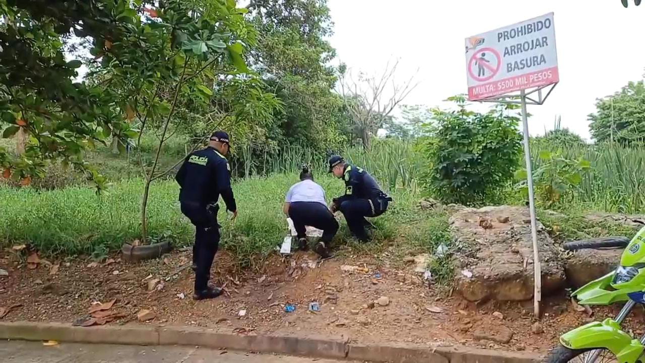 Hallazgo de una bebé recién nacida en un lote baldío en Montelíbano, Córdoba.
