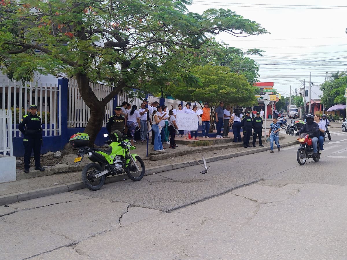 Padres y vecinos de El Socorro rechazaron sicariato en sede de la I.E. Soledad Acosta de Samper