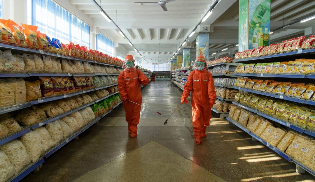 Jornadas de desinfección por COVID-19 en Corea del Norte.                Foto: Getty 