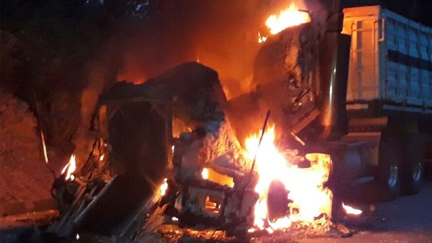 Cuatro tractomulas han sido incineradas durante manifestaciones en Norte de Santander. Foto: Defensoría del Pueblo
