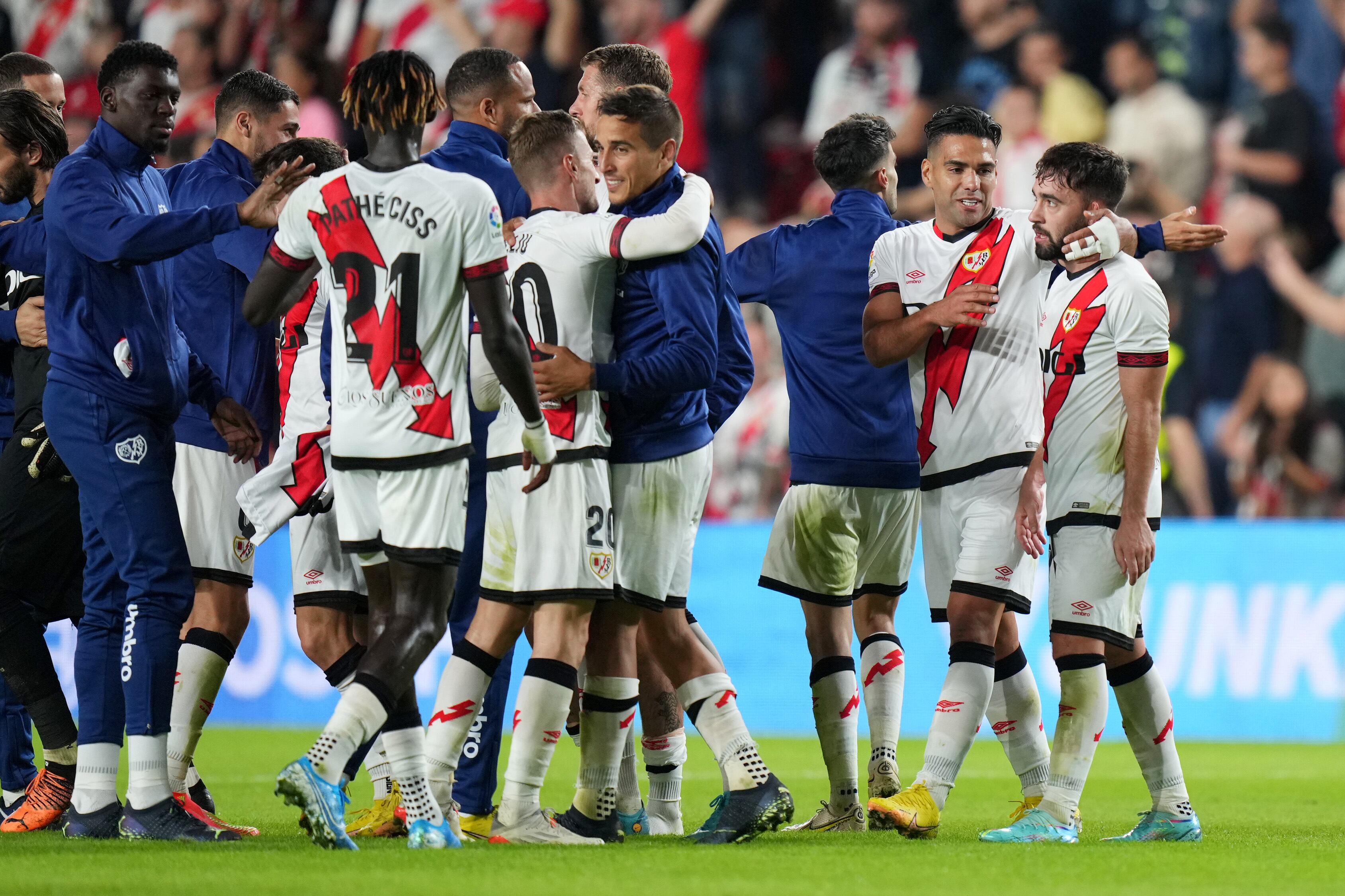 MADRID, SPAIN - OCTOBER 03: Unai Lopez (R) of Rayo Vallecano celebrates with teammate Radamel Falcao Garcia after victory in  the LaLiga Santander match between Rayo Vallecano and Elche CF at Campo de Futbol de Vallecas on October 03, 2022 in Madrid, Spain. (Photo by Angel Martinez/Getty Images)