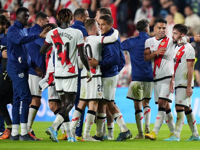 MADRID, SPAIN - OCTOBER 03: Unai Lopez (R) of Rayo Vallecano celebrates with teammate Radamel Falcao Garcia after victory in the LaLiga Santander match between Rayo Vallecano and Elche CF at Campo de Futbol de Vallecas on October 03, 2022 in Madrid, Spain. (Photo by Angel Martinez/Getty Images)