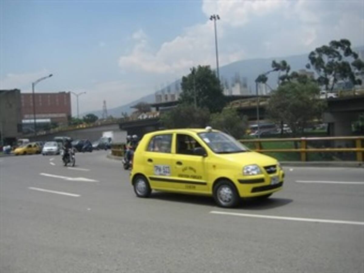 Se cayó niño de un taxi en Neiva