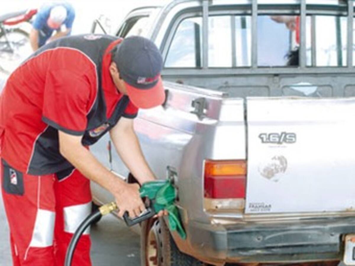 Anuncian despidos masivos en estaciones de servicio por 'pico y placa' ampliado