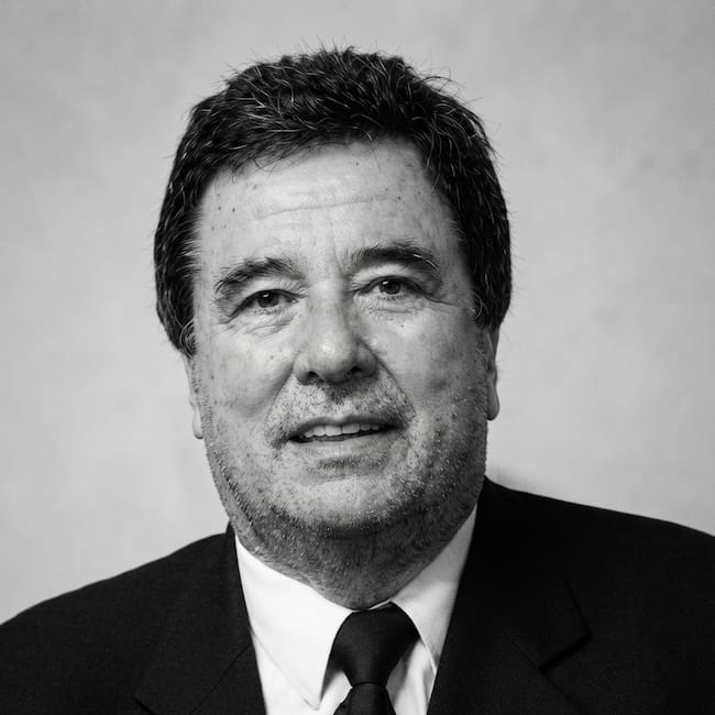 Toro Valero tuvo una amplia trayectoria política y administrativa en Boyacá y fue senador de la República entre 1998 y 2002.