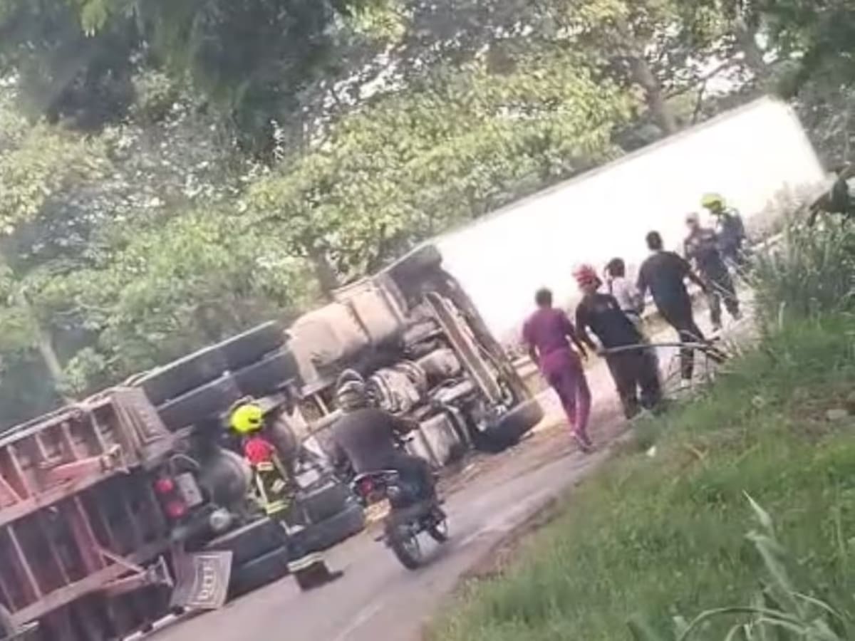 Volcamiento de camión en Turbaco dejó un conductor lesionado