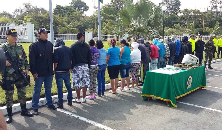 Dentro de los detenidos hay cinco menores aprehendidos.