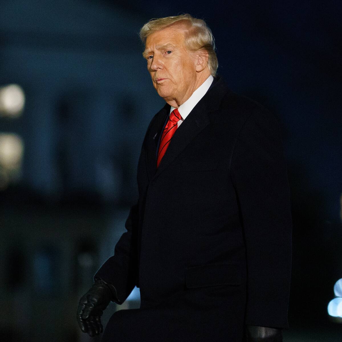 Juez bloquea decisión de Trump que congela gastos federales