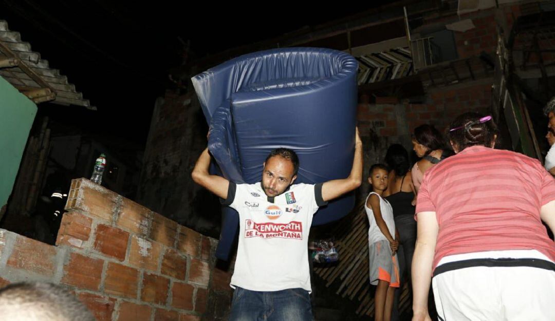 Entrega de ayuda humanitaria 