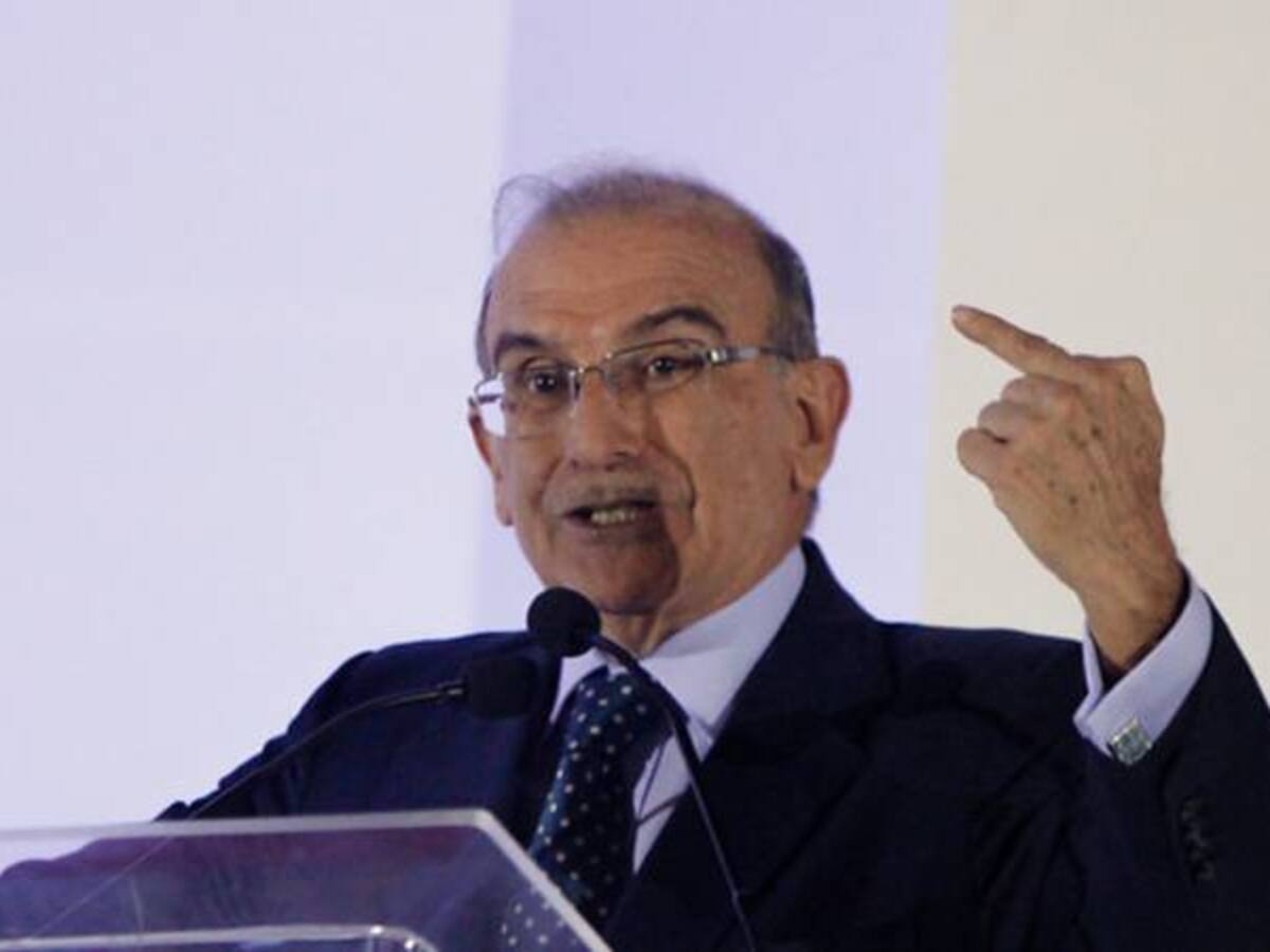 Debemos velar porque los niños asistan a la escuela y no a la guerra: De la Calle