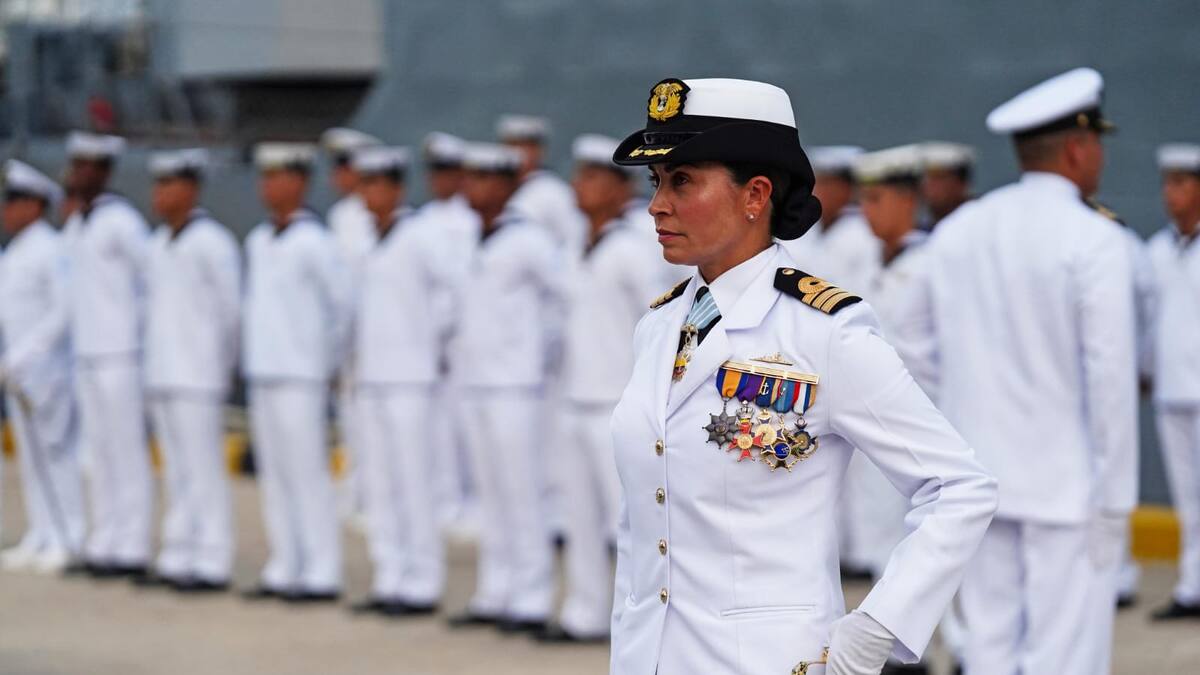 Por primera vez en la Armada, una mujer asumió como comandante de una fragata misilera