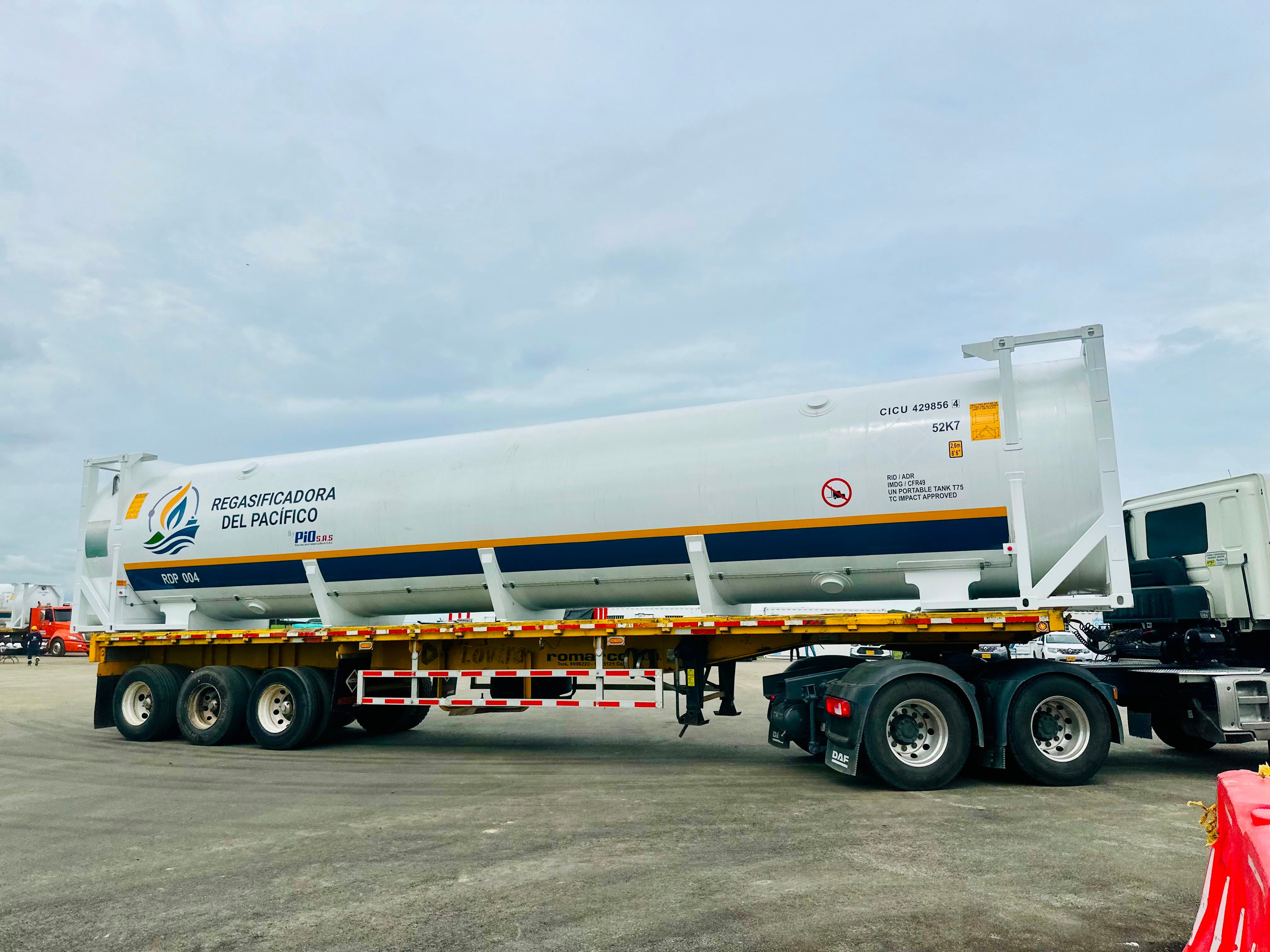 Llegan a Buga primeros equipos de la regasificadora que busca aliviar déficit de gas en Colombia