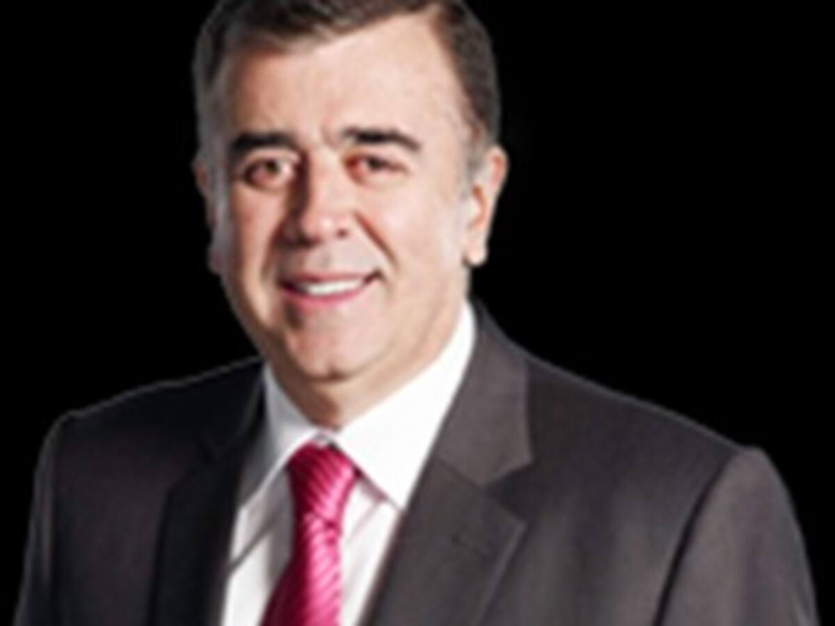 Javier Hernández Bonnet y su libro sobre la clasificación al Mundial.