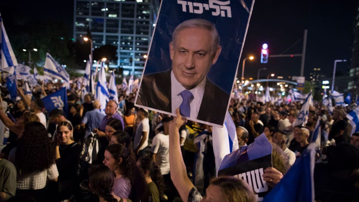 Netanyahu: entre la guerra y las sanciones, el rechazo nacional y la crítica internacional