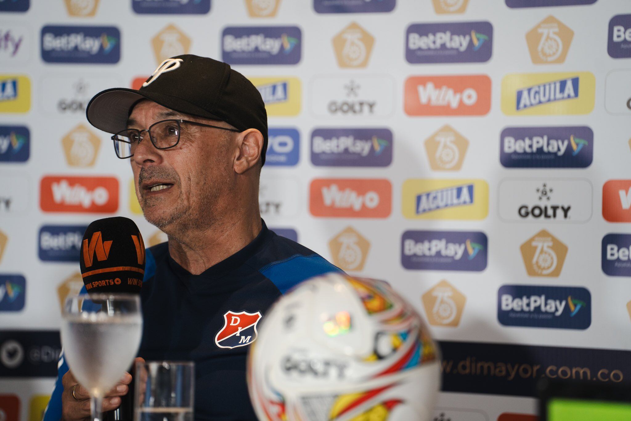 Alfredo Arias, DT del Medellín / Twitter: @DIM_Oficial