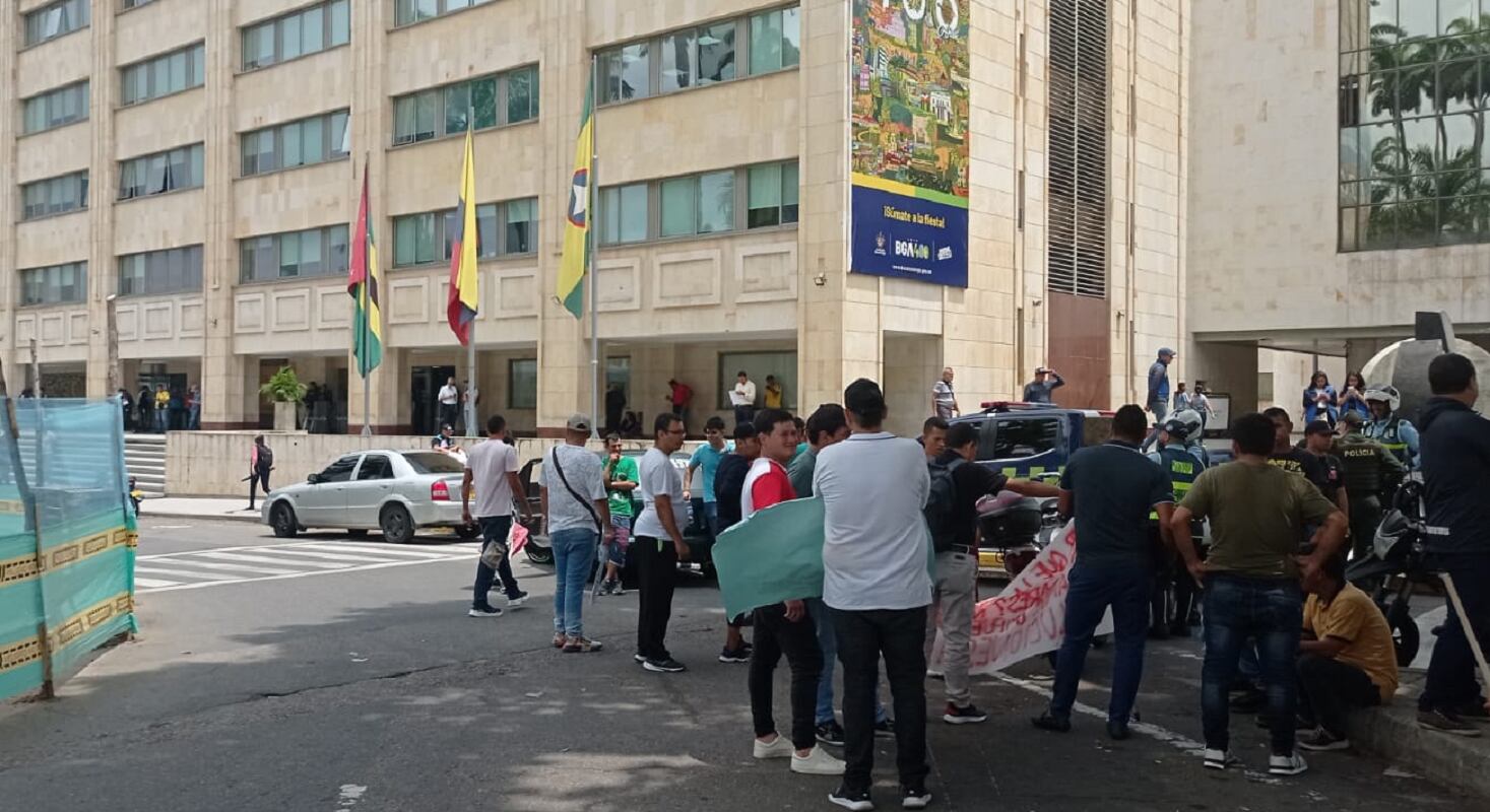 Transportadores informales dicen que continúan en alerta