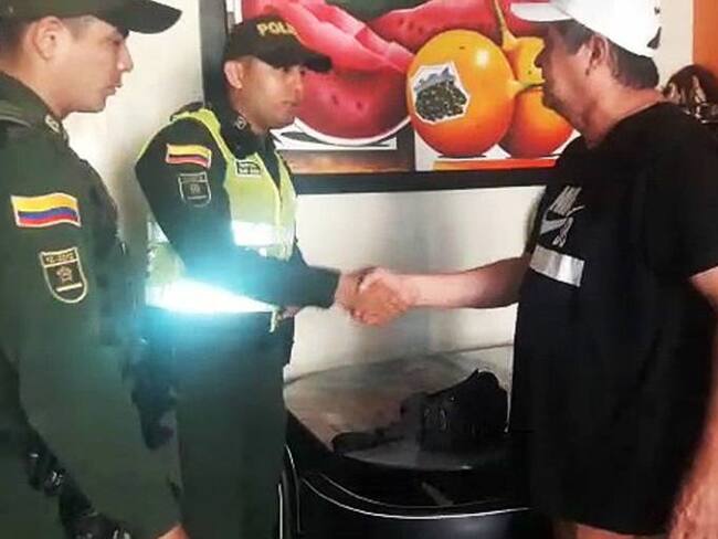 Policía de Cartagena recupera 26 millones de pesos olvidados en un taxi