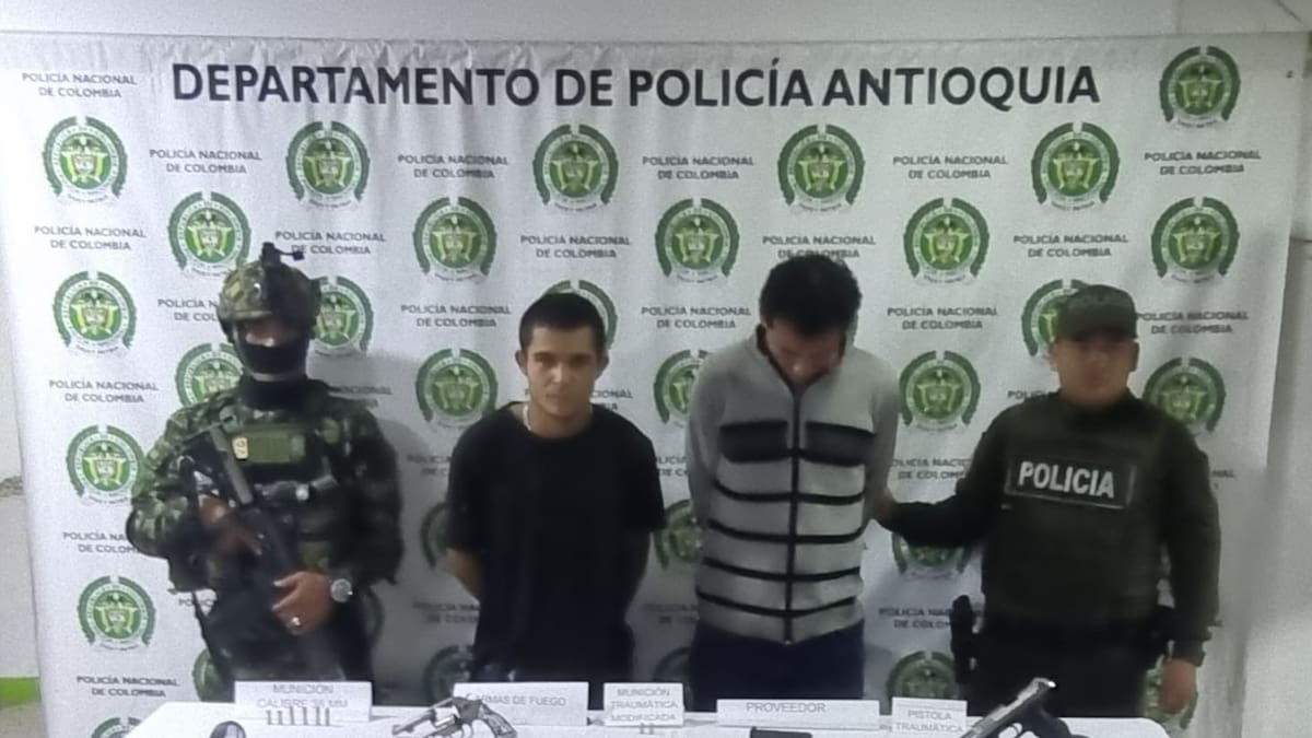 Dos adultos capturados y un menor aprehendido por el hurto a varios pasajeros de un bus en Amalfi