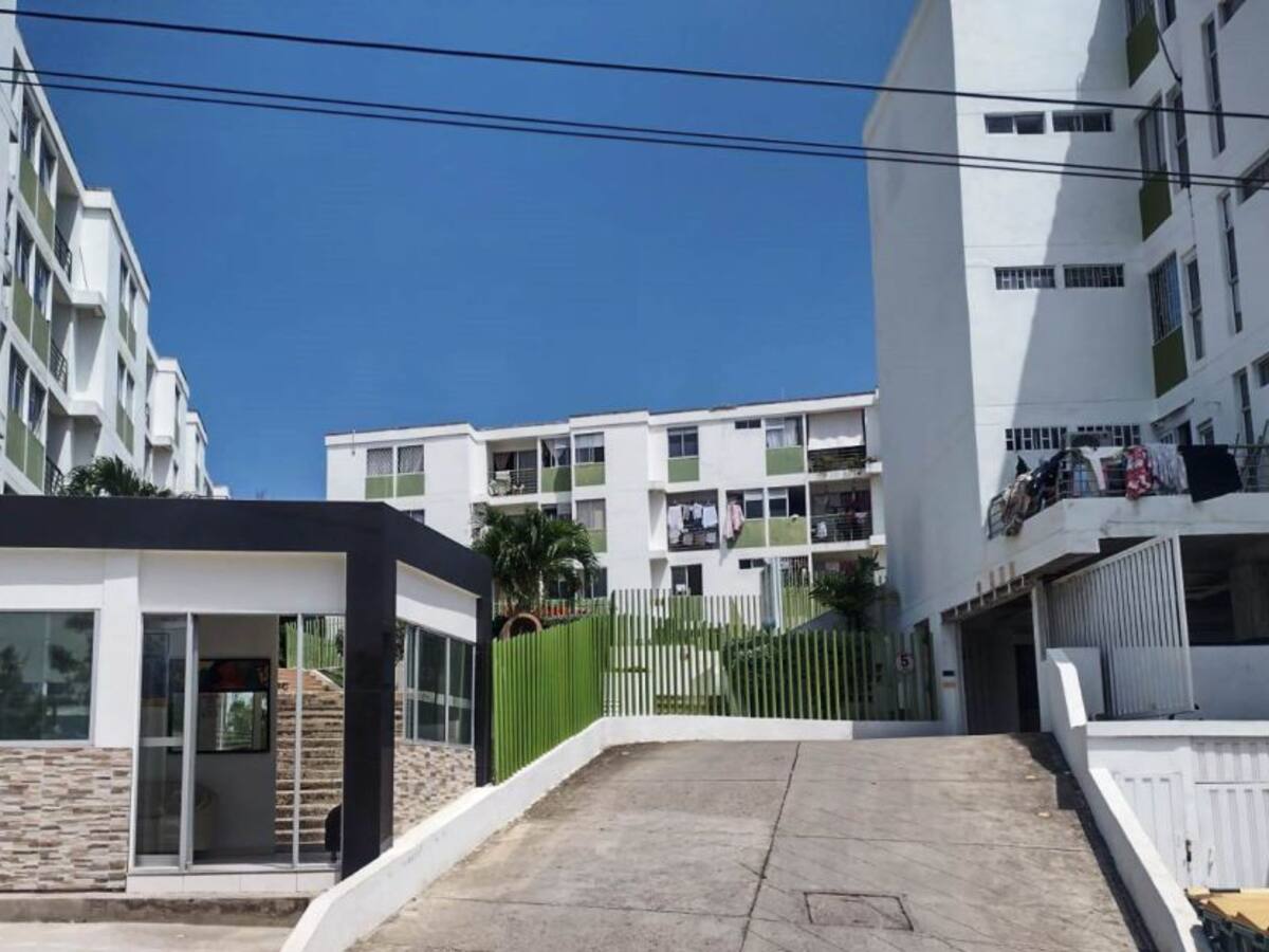 Velatón por feminicidio en conjunto residencial Torres del Mar