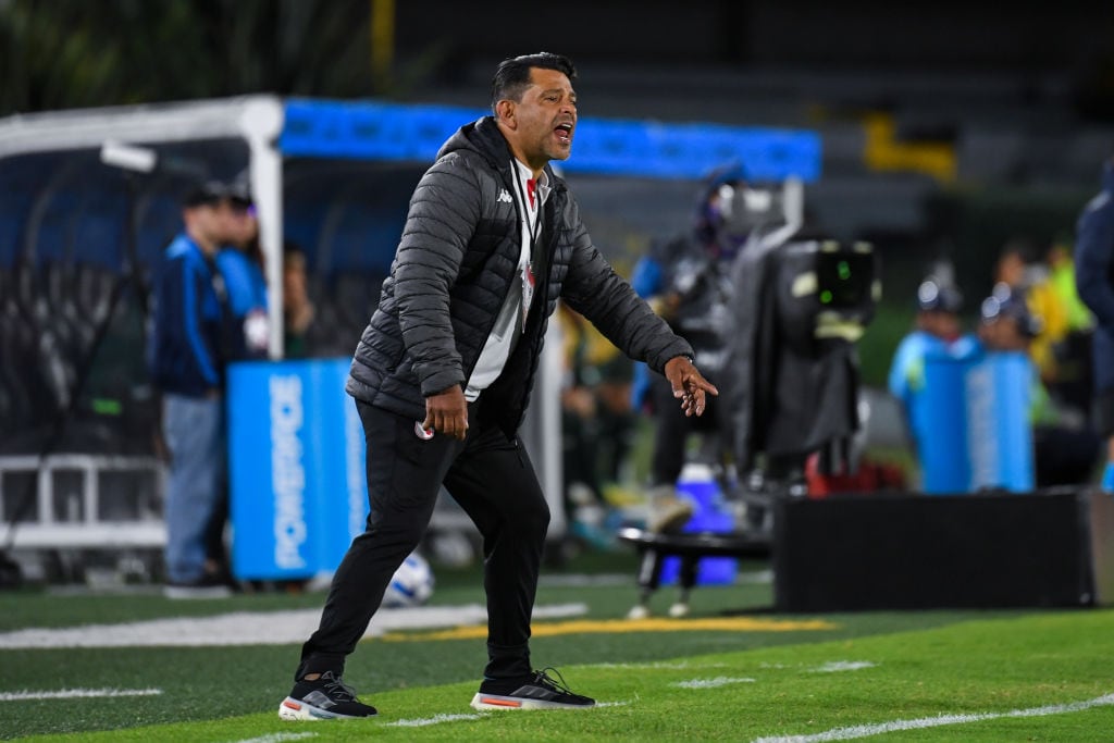 BOGOTA, COLOMBIA - JUNE 28: Santa Fe Coach Gerardo Bedoya reacts during the Copa CONMEBOL Sudamericana 2023 group G match between Independiente Santa Fe and Goias at El Campin stadium on June 28, 2023 in Bogota, Colombia. (Photo by Daniel Munoz/VIEWpress/Getty Images)
