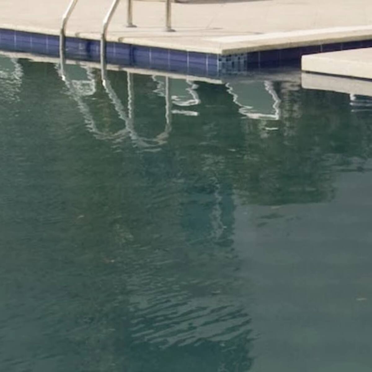 Alarma en Santa Marta tras la muerte de una niña que contrajo un parásito en una piscina