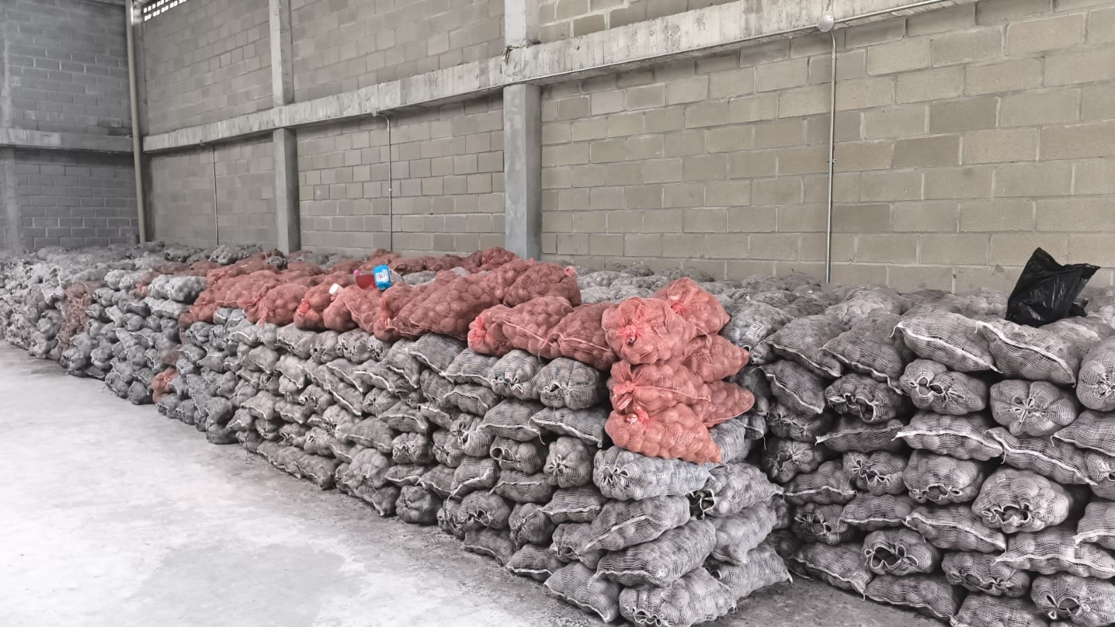 UNGRD entrega Papa a familias damnificadas por las lluvias en Bolívar