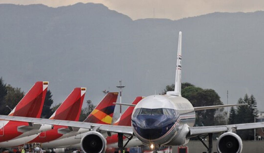 Aviones en aeropuerto