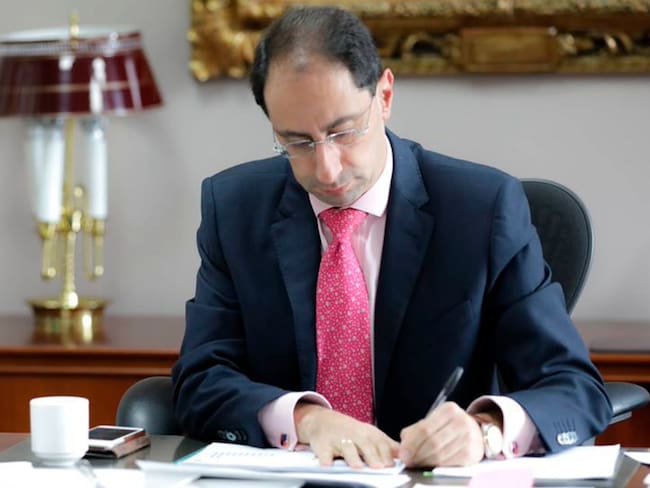 José Manuel Restrepo, ministro de Hacienda, presenta la nueva reforma tributaria.