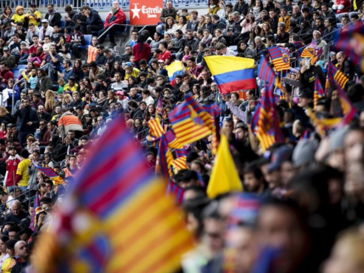 Los colombianos acompañaron y se gozaron la presentación de Yerry Mina