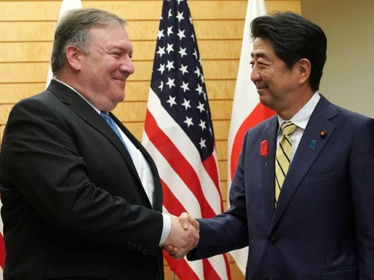Investigan paradero de whiskey de $6.000 USD que Japón regaló a Mike Pompeo
