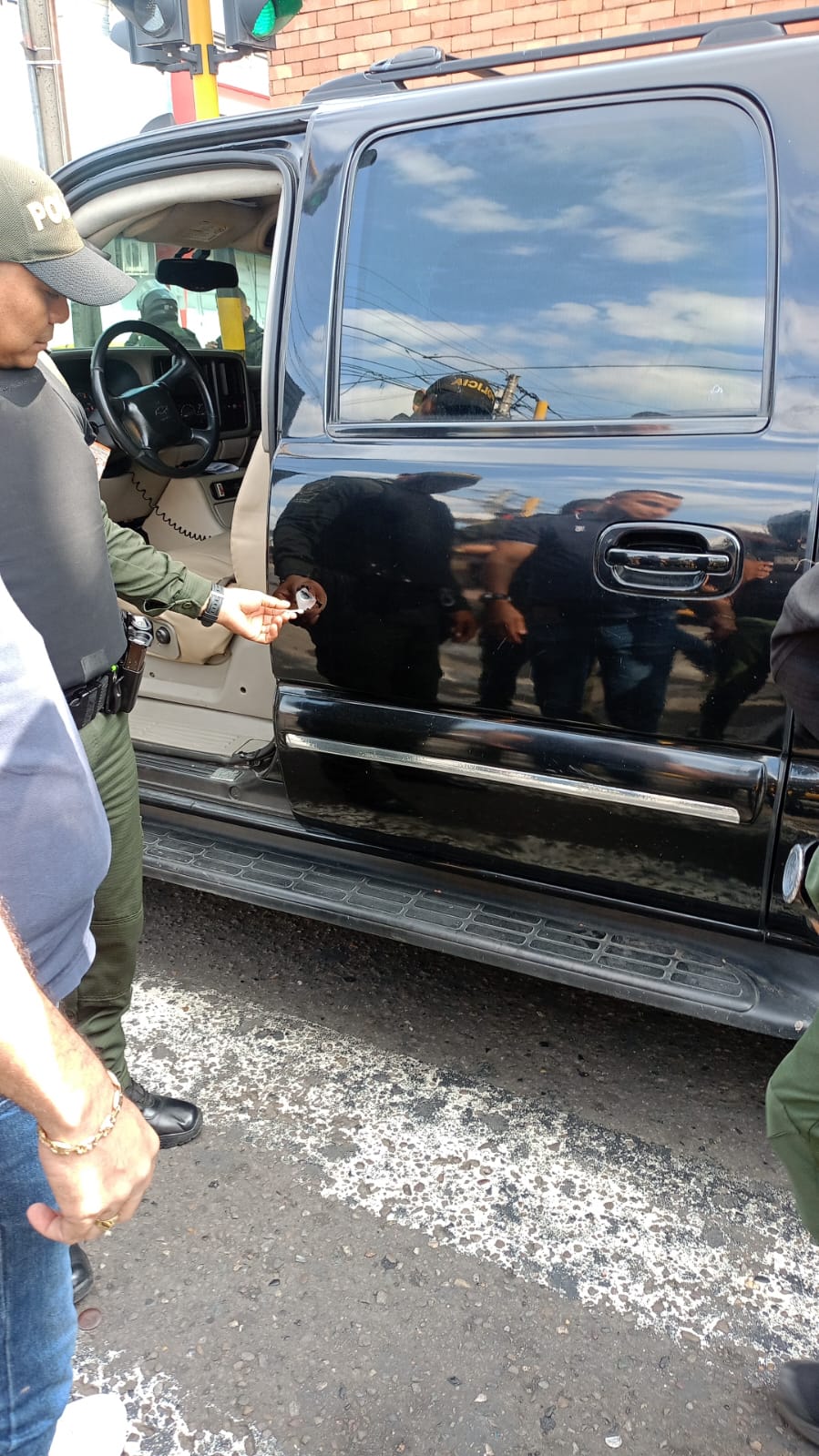 Atentado contra el vehículo del abogado José Botello / Foto: Cortesía