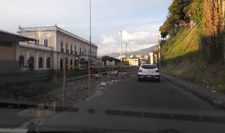 Facebook caracol radio Armenia 1150am línea WhatsApp 3155681277 