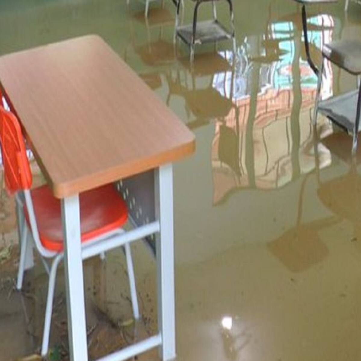 Desbordamiento de quebrada generó inundaciones en Barrancabermeja