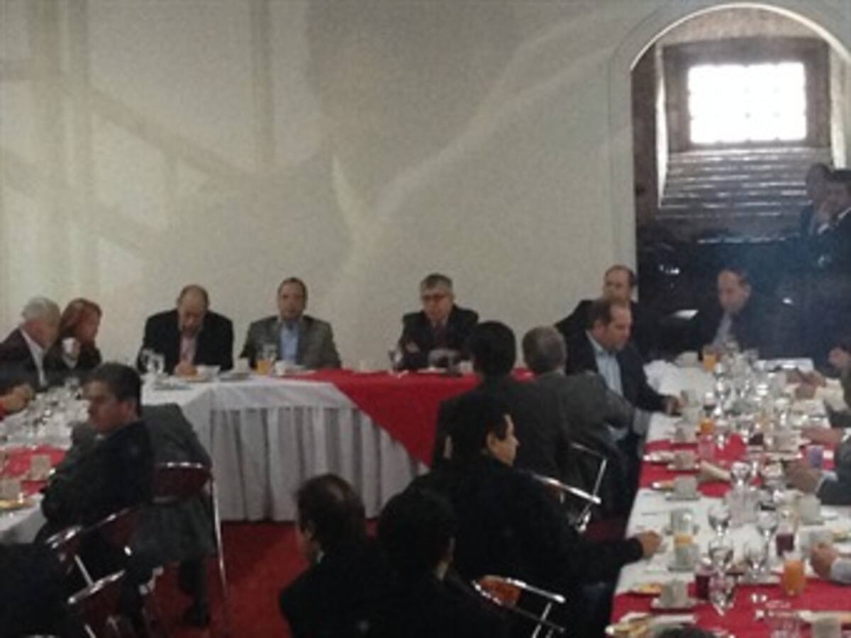 Santos no ha cumplido con imparcialidad para elegir contralor