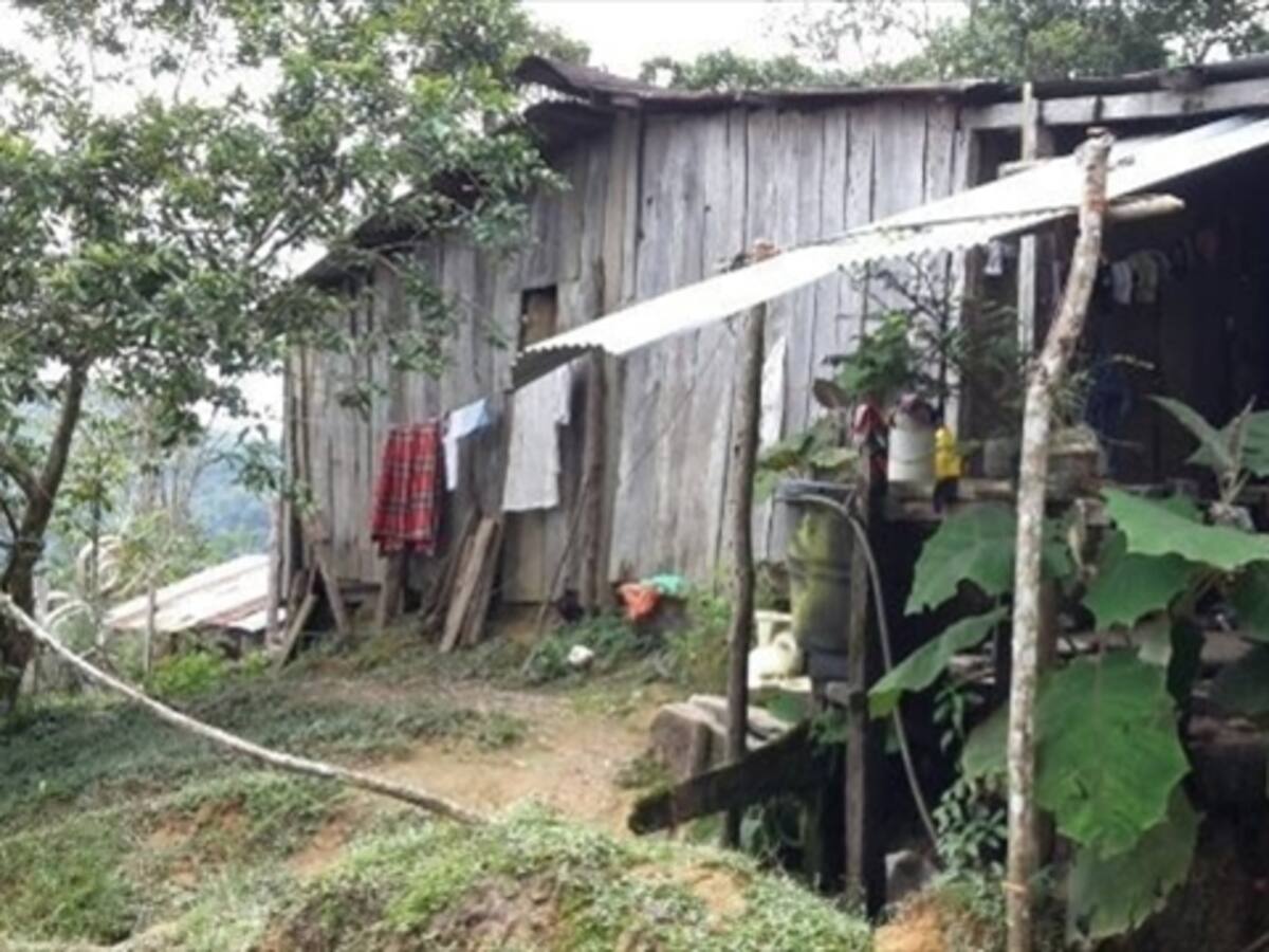 Asesinan a tres campesinos en Cauca