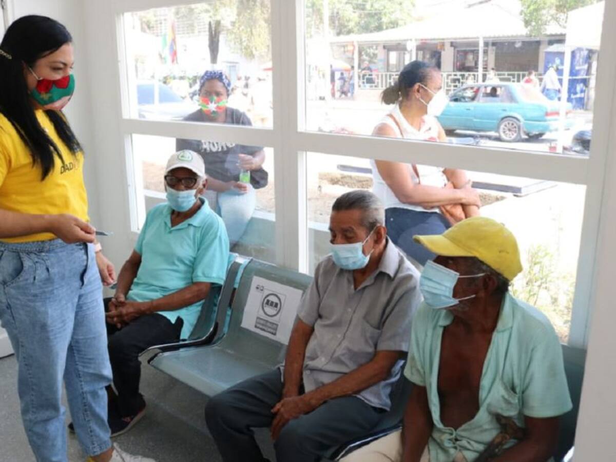 Con unidades móviles acelerarán vacunación de adultos mayores en Cartagena