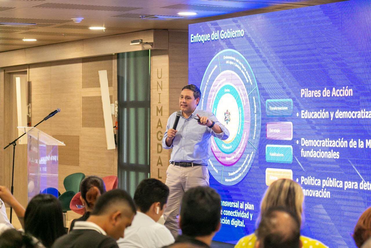 Ministro TIC, Mauricio Lizcano, en Foro de Educación de Prisa Media en la Universidad del Magdalena