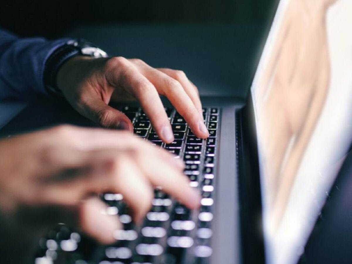 Rescatan tres menores que estaban como modelos web cam