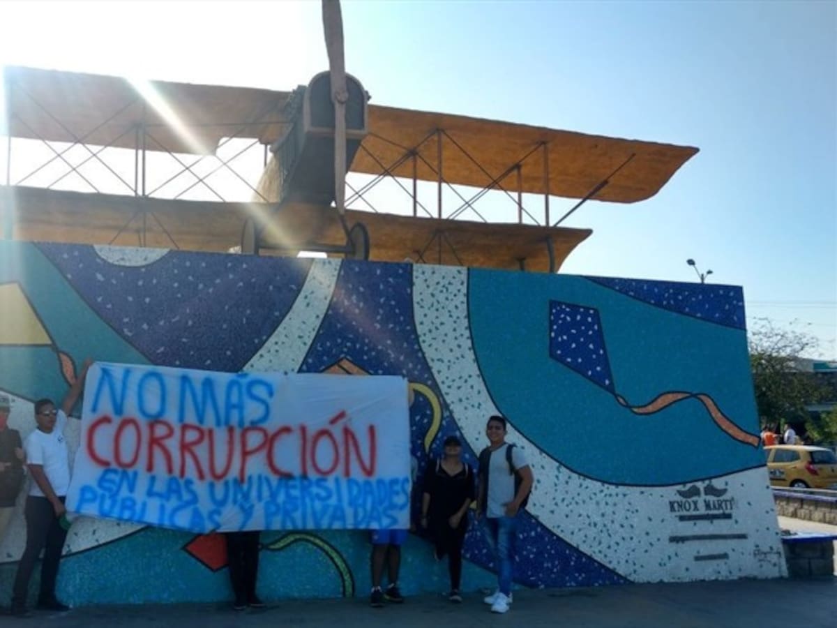 Estudiantes de Uniautónoma marchan a Bogotá para exigir solución a crisis financiera